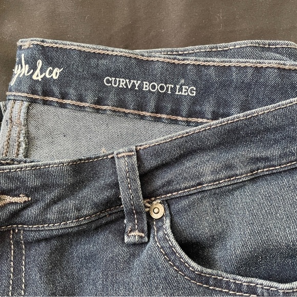 Style & Co Curvy Boot Leg Boot Jeans 12S - Picture 4 of 6